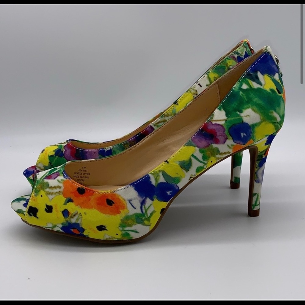 NIB Liz Claiborne Floral Ramona Peep Toe Pumps 6